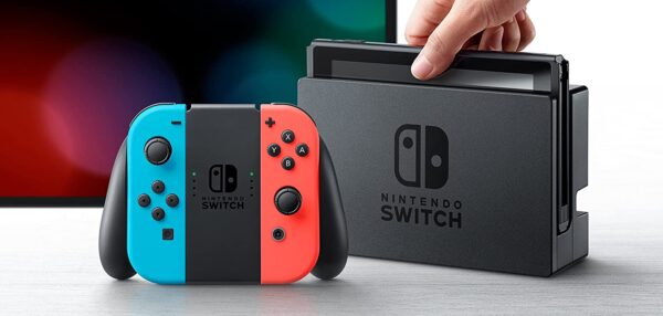 Console Nintendo Switch avec Joy-Con bleu et rouge  + Jeu Switch Nintendo Mario Kart 8 Deluxe – Image 2